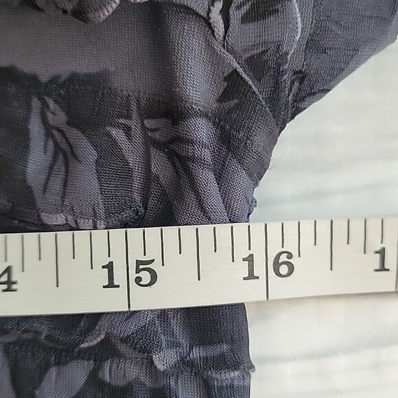 Lavish short sleeved tiered ruffle top Women's Size M - Picture 10 of 11